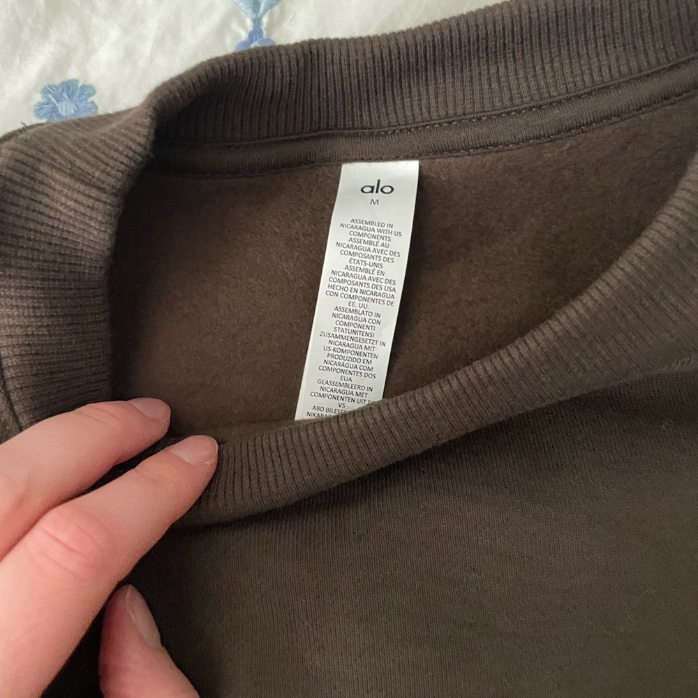 ALO Yoga Accolade Pullover - Picture 4 of 7